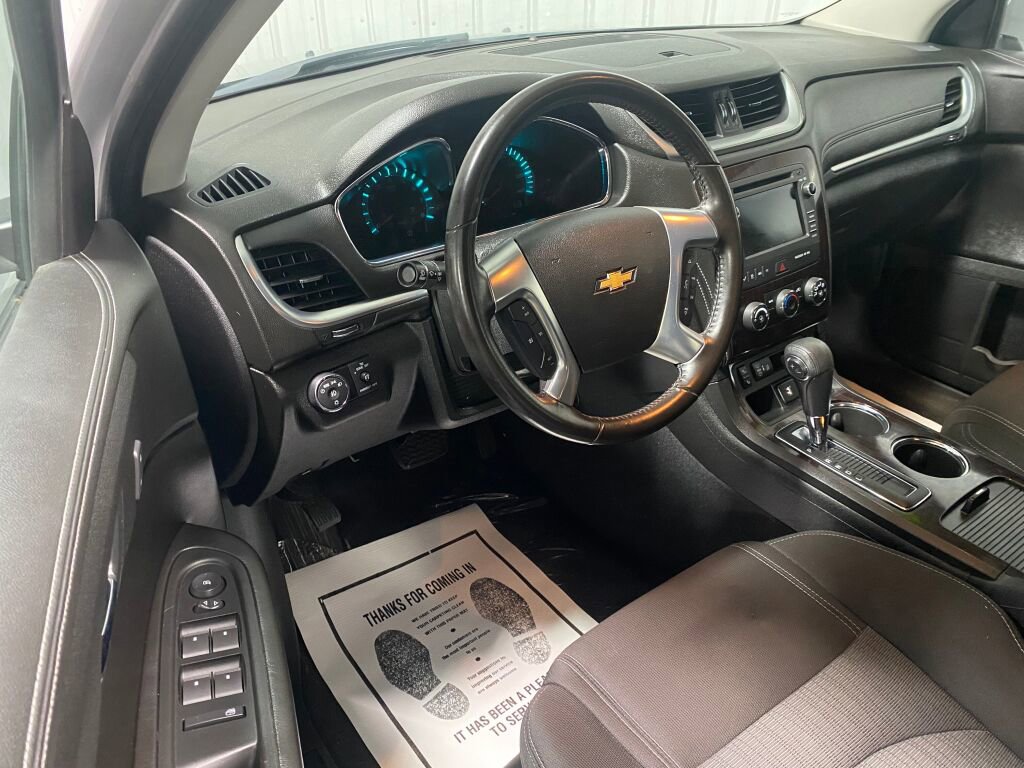 Used 2017 Chevrolet Traverse LT w/ Style and Technology Package image 2