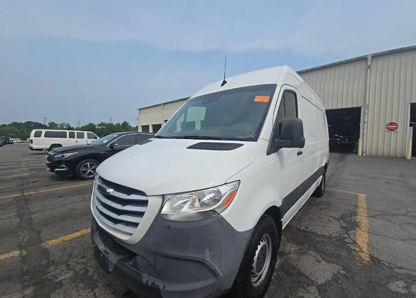 Used 2021 Freightliner Sprinter 2500 RWD image 1