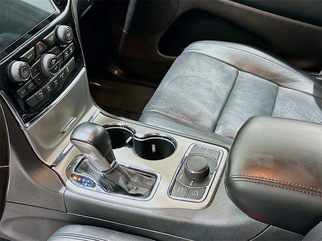 Used 2021 Jeep Grand Cherokee Limited w/ Luxury Group II image 16