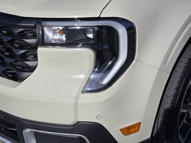Certified 2025 Ford Maverick Lariat w/ 4K Tow Package AWD/4WD image 8