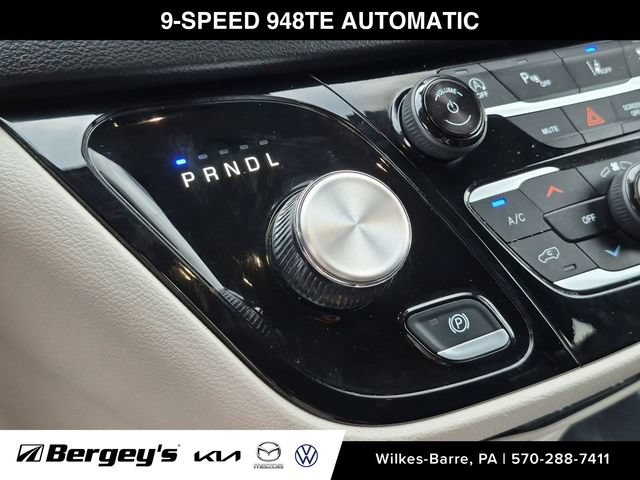 Used 2024 Chrysler Pacifica Touring-L FWD image 22