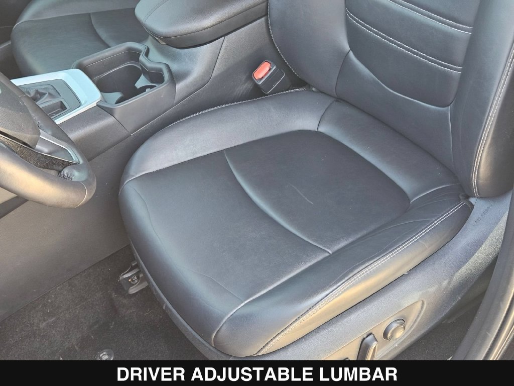 Used 2020 Toyota RAV4 XLE Premium FWD image 16