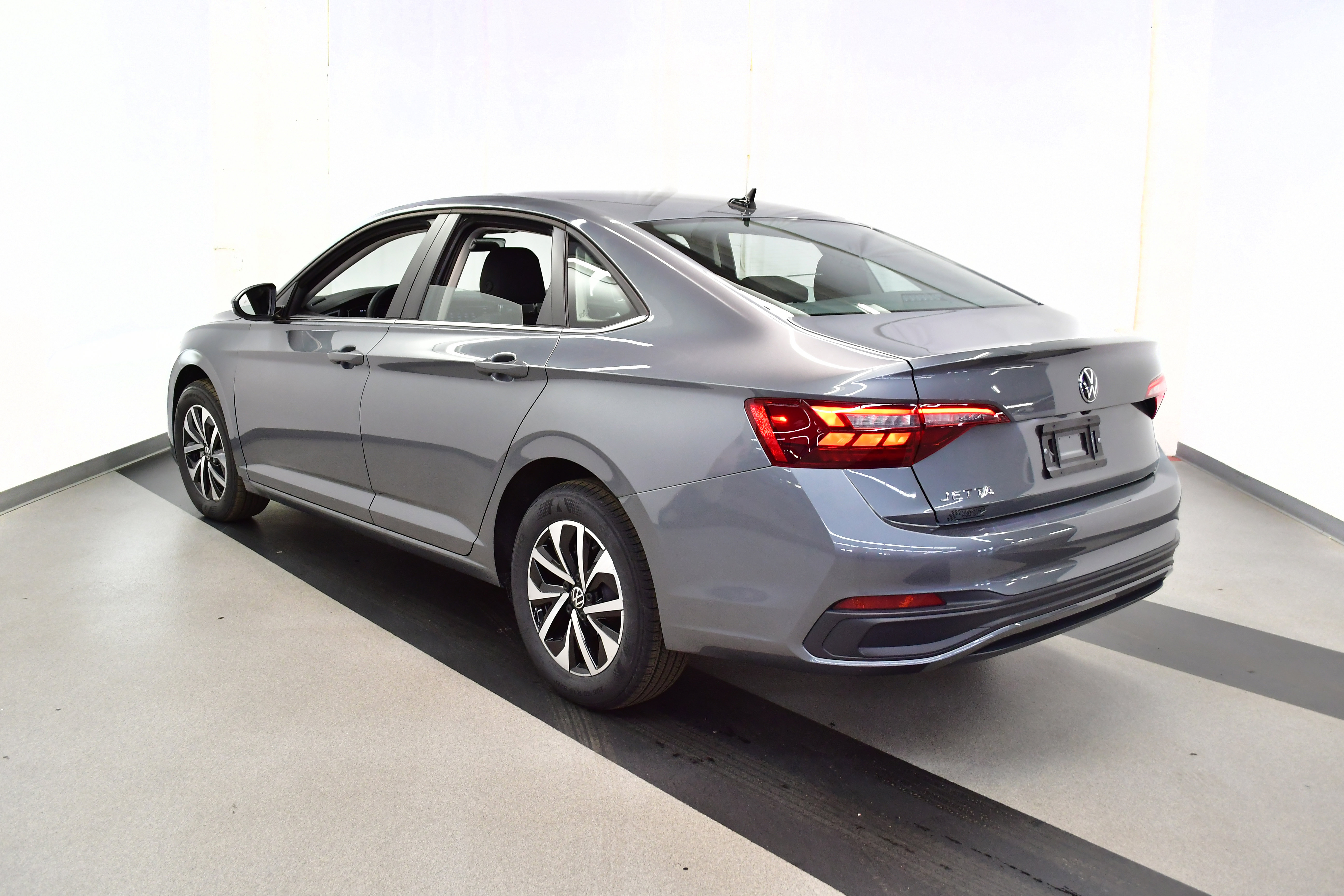 Used 2024 Volkswagen Jetta S image 6