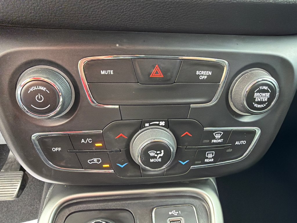 Used 2021 Jeep Compass Latitude w/ Convenience Group AWD/4WD image 39