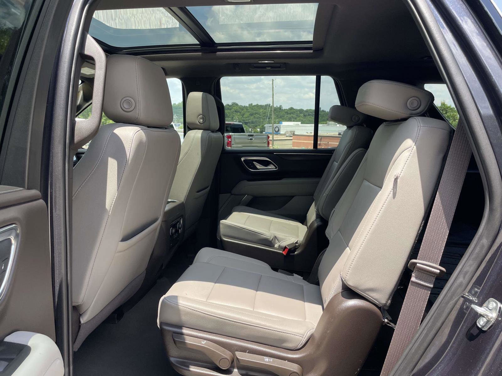 Used 2022 Chevrolet Tahoe LT w/ LT Signature Plus Package RWD image 3