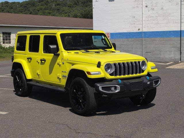 Certified 2024 Jeep Wrangler Unlimited Sahara w/ Technology Group AWD/4WD image 3