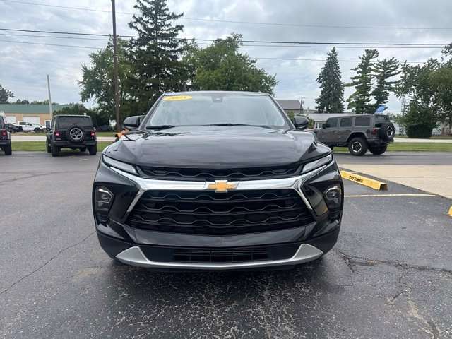Used 2025 Chevrolet Blazer LT FWD image 3