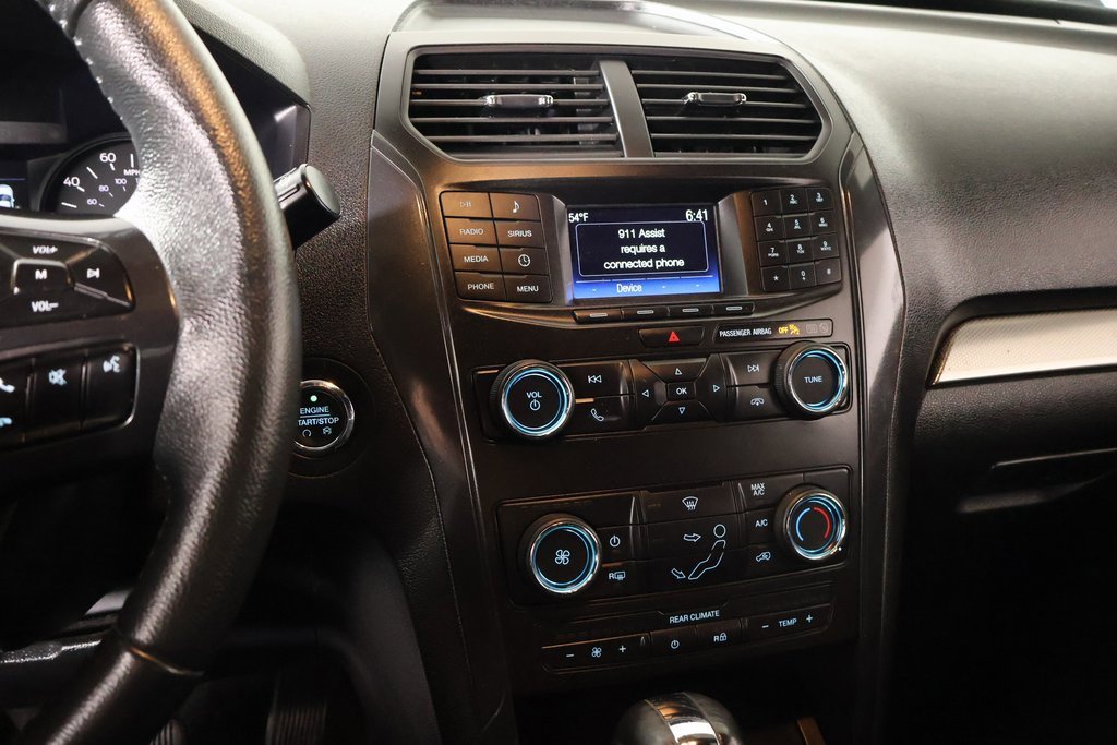 Used 2019 Ford Explorer XLT image 5