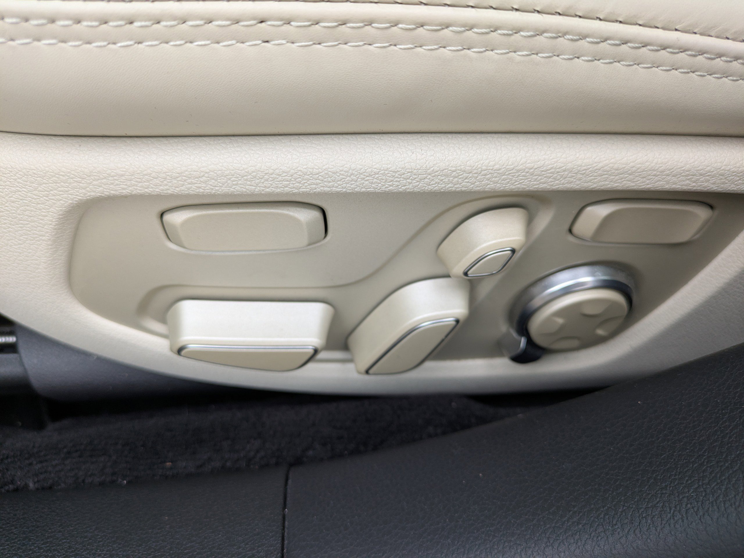 Used 2018 Genesis G90 5.0 Ultimate image 19