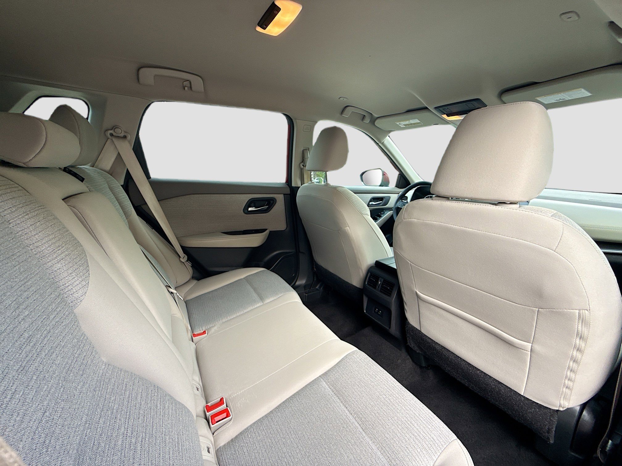 Used 2023 Nissan Rogue SV image 29