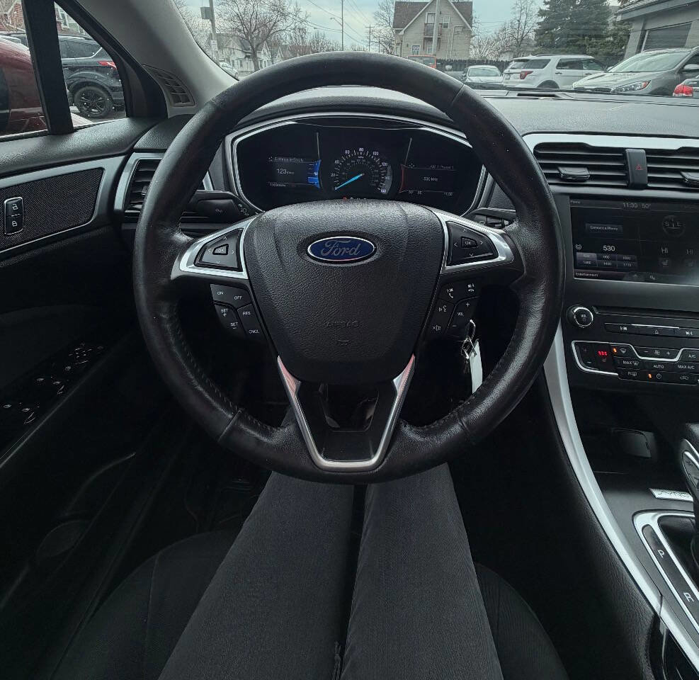 Used 2016 Ford Fusion SE image 29