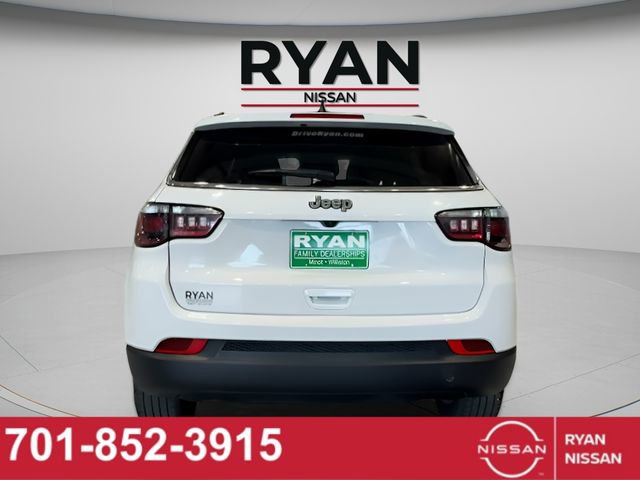 Used 2024 Jeep Compass Latitude image 4