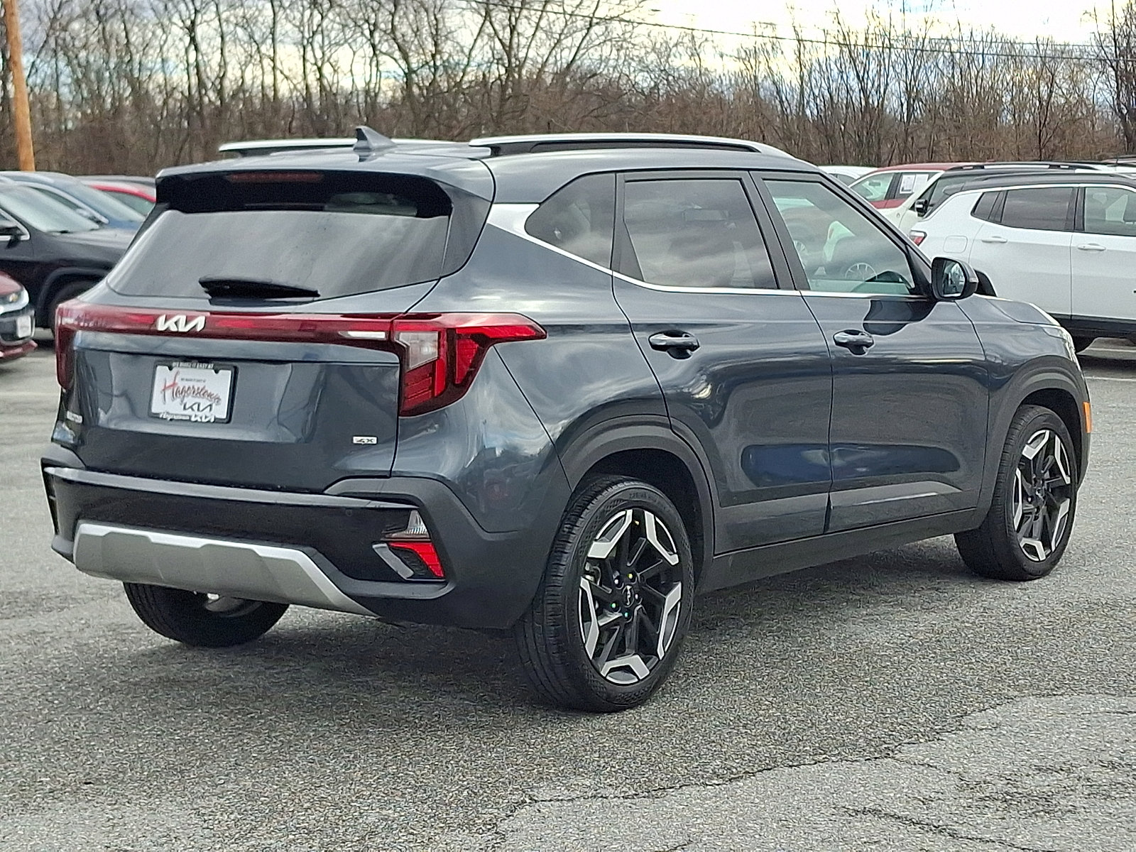 Certified 2025 Kia Seltos SX w/ SX Sunroof Package image 6