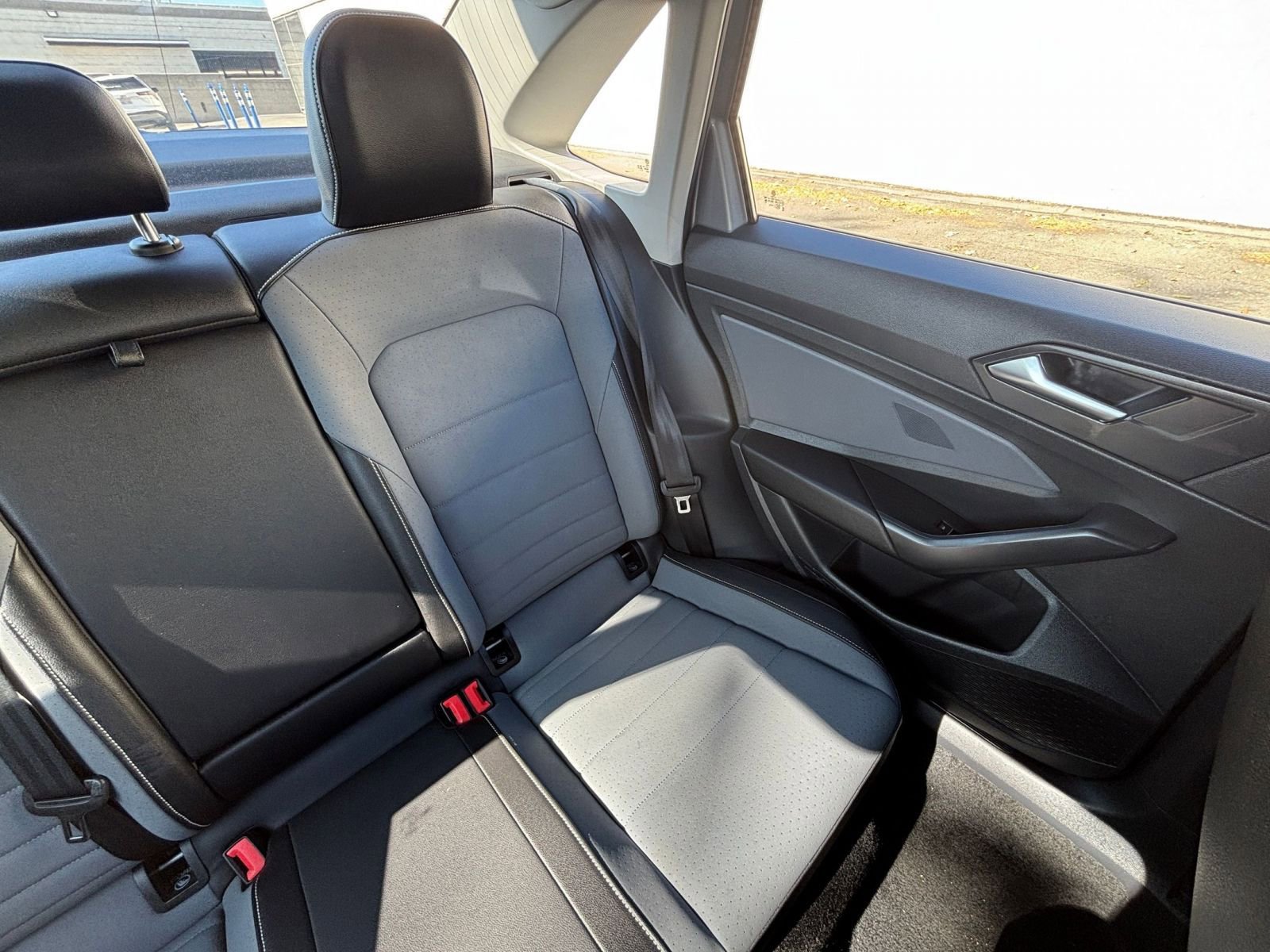 Used 2025 Volkswagen Jetta SE image 37