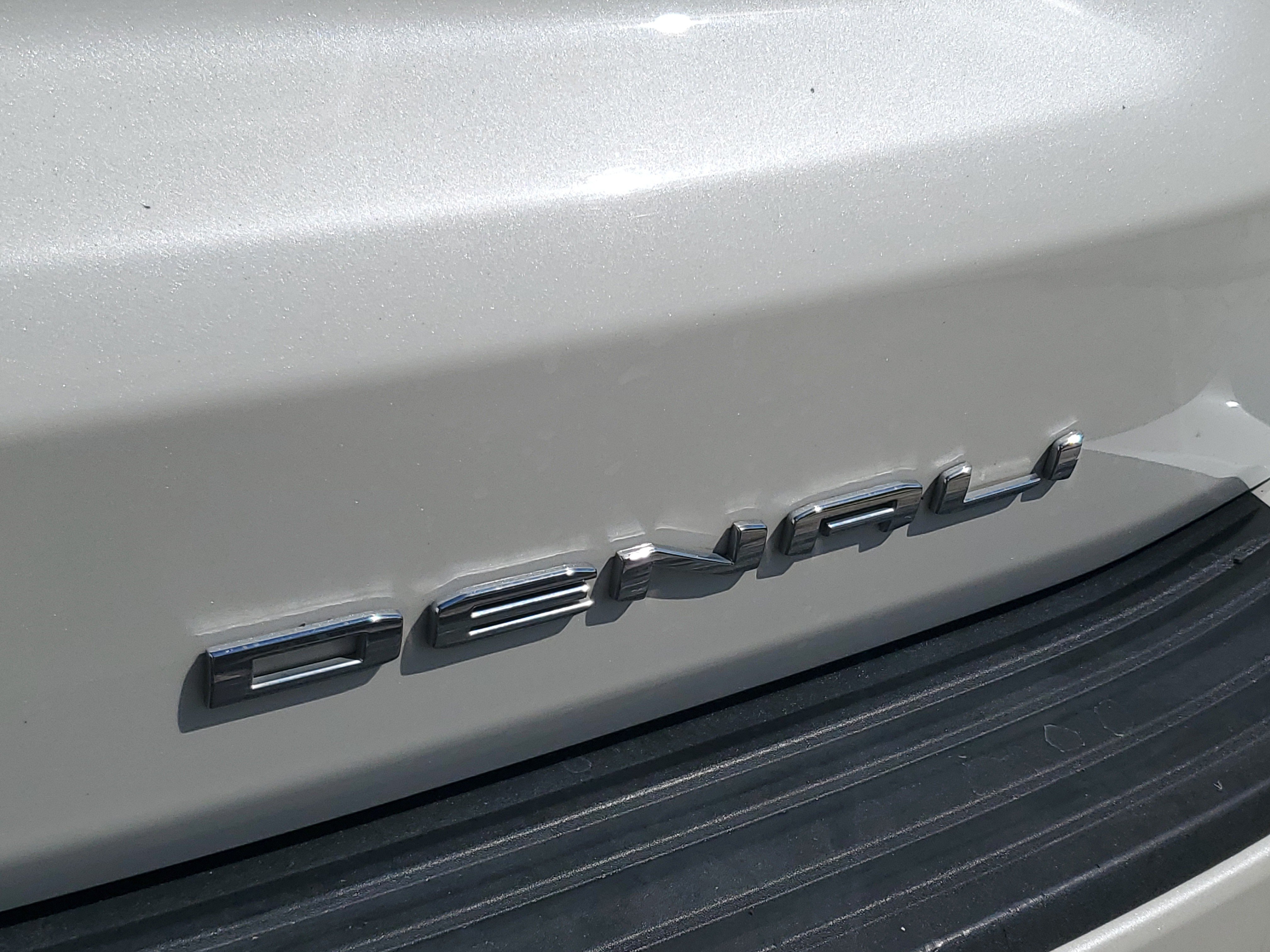 Used 2024 GMC Yukon XL Denali w/ Denali Reserve Package AWD/4WD image 8