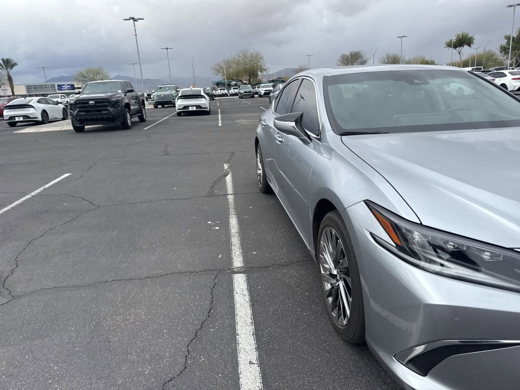 Used 2024 Lexus ES 300h w/ Accessory Package (Z1) image 3