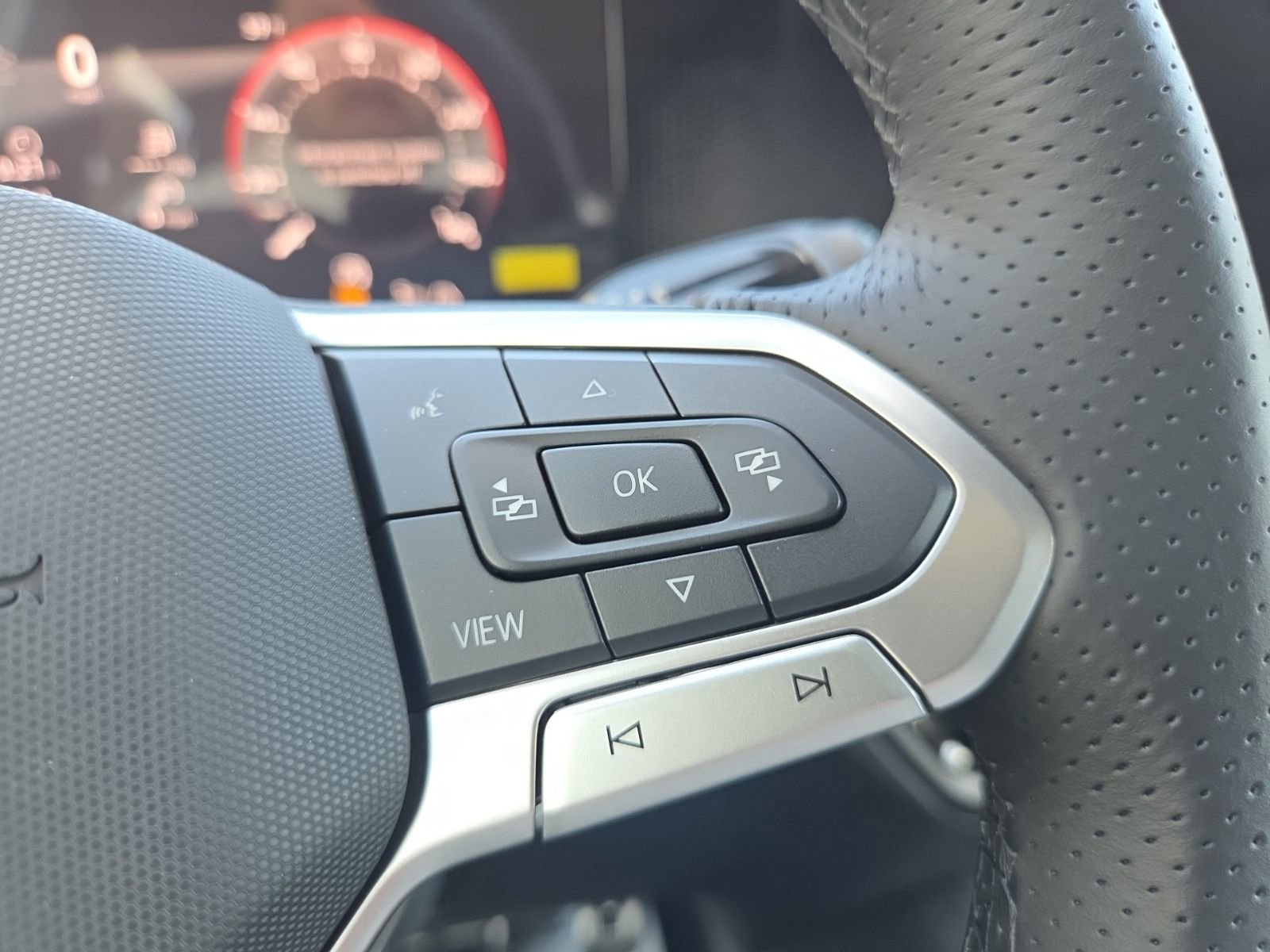 New 2026 Volkswagen Tiguan SE R-Line AWD/4WD image 26