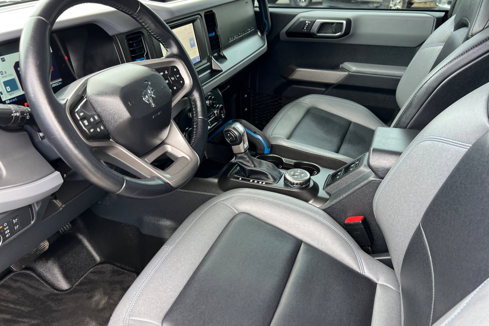 Certified 2022 Ford Bronco Black Diamond image 11