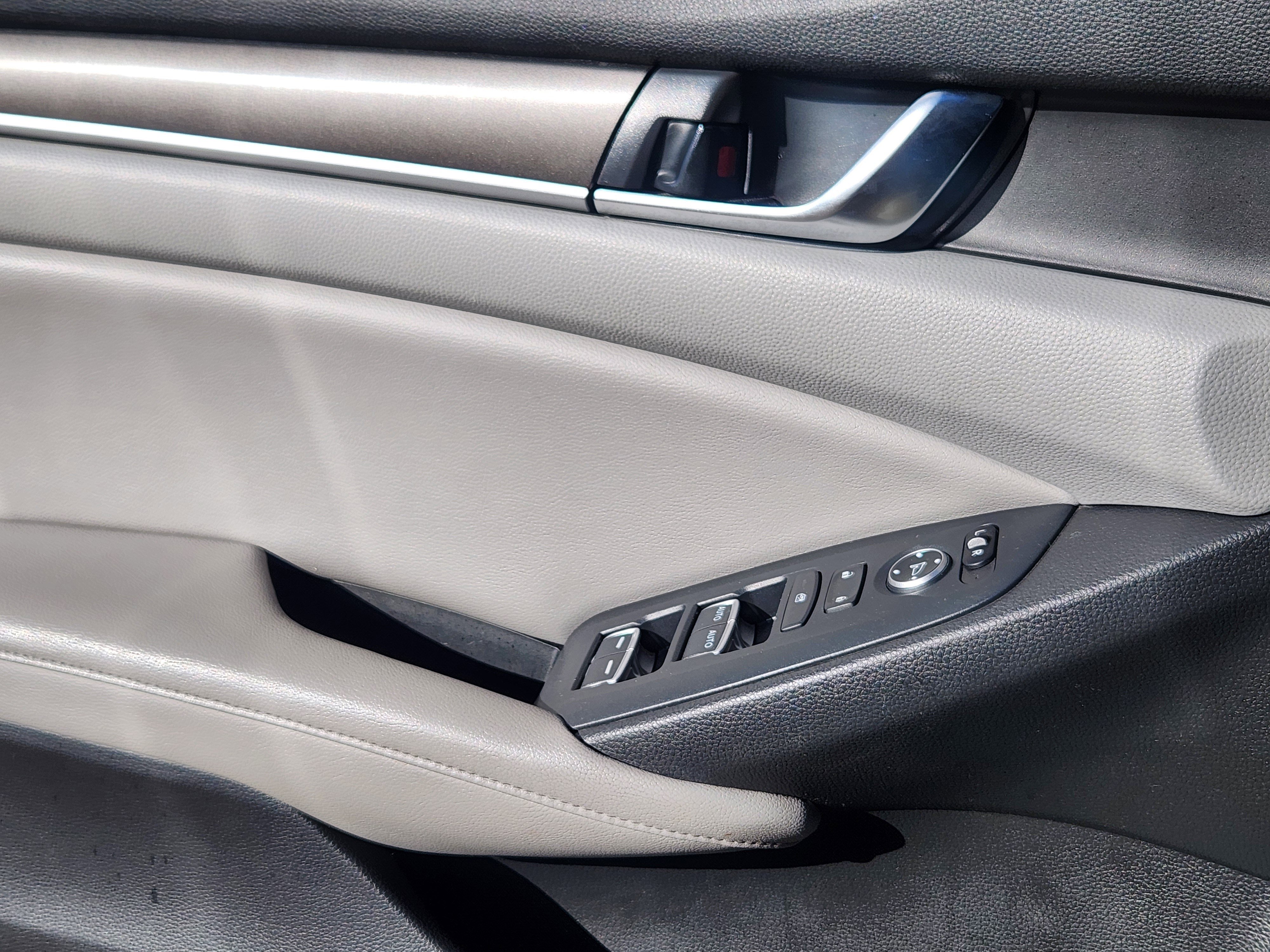 Used 2018 Honda Accord LX image 17