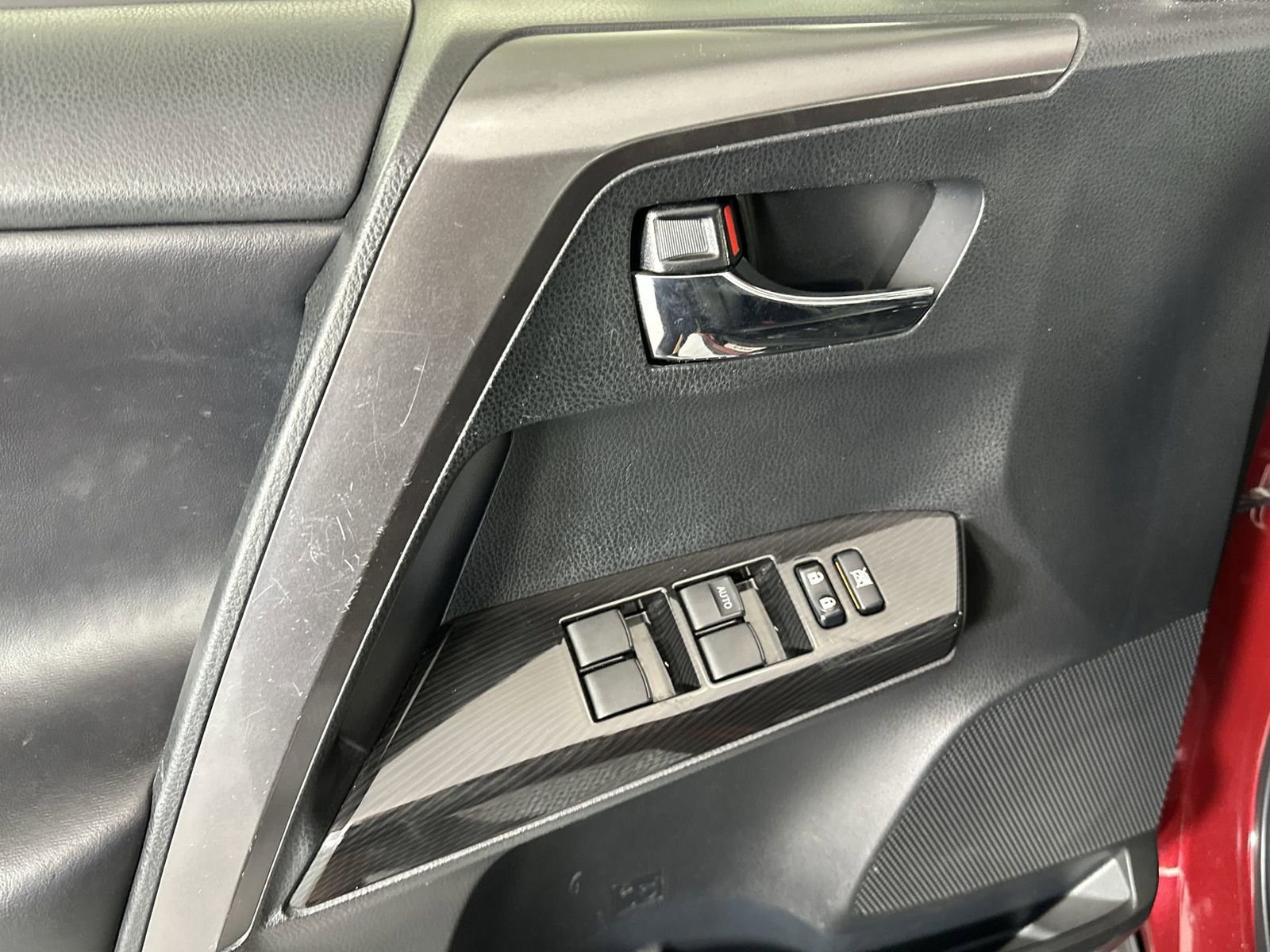 Used 2018 Toyota RAV4 SE w/ Power Extra Value Package FWD image 13