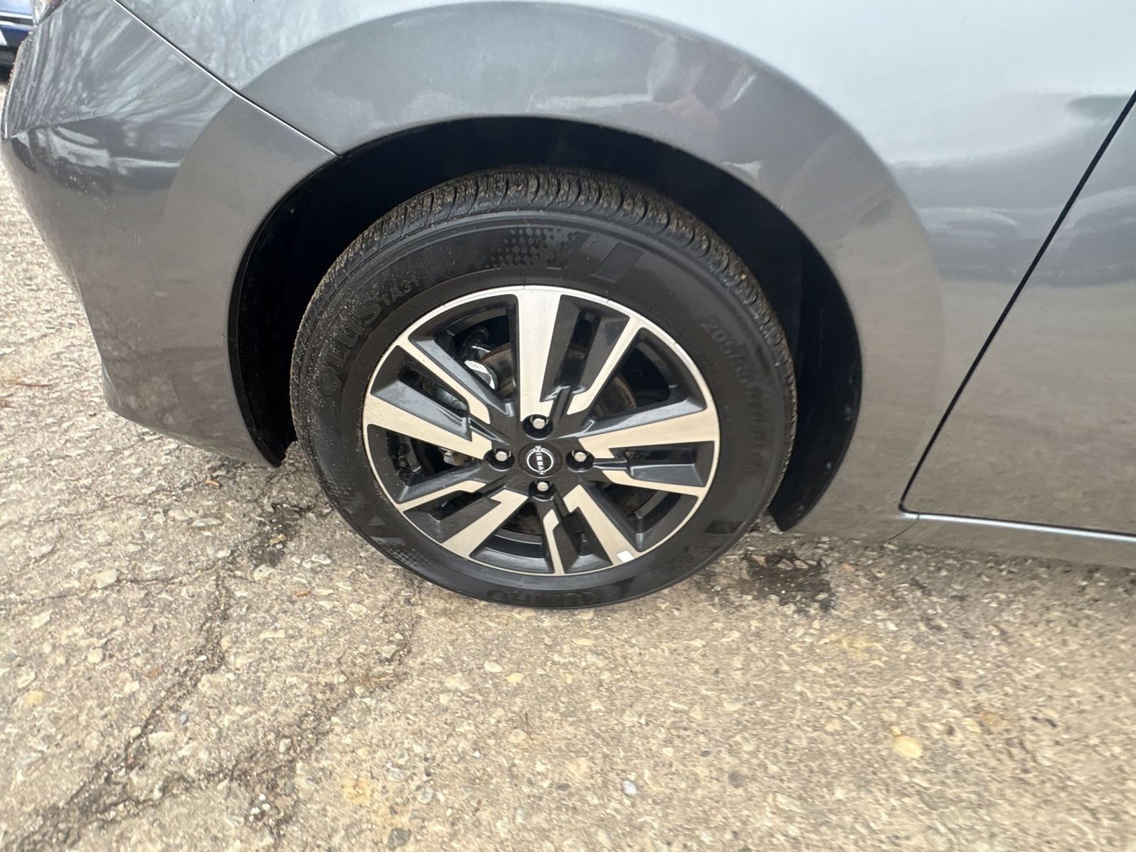 Used 2025 Nissan Versa SV FWD image 10