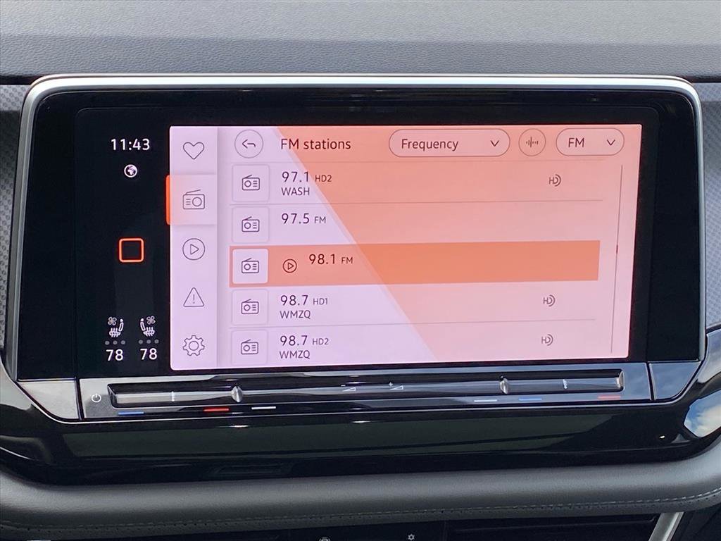 Certified 2025 Volkswagen Atlas Peak Edition SE image 9