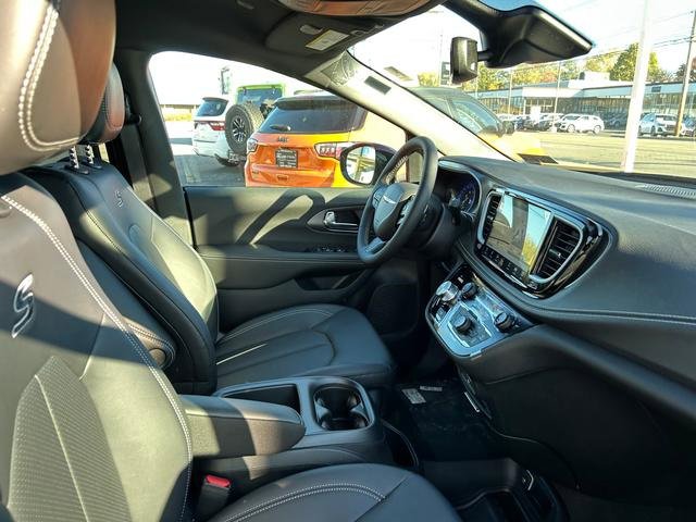 New 2026 Chrysler Pacifica Select image 31