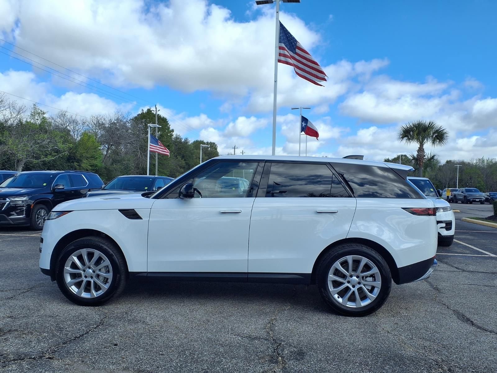 Used 2025 Land Rover Range Rover Sport SE image 24