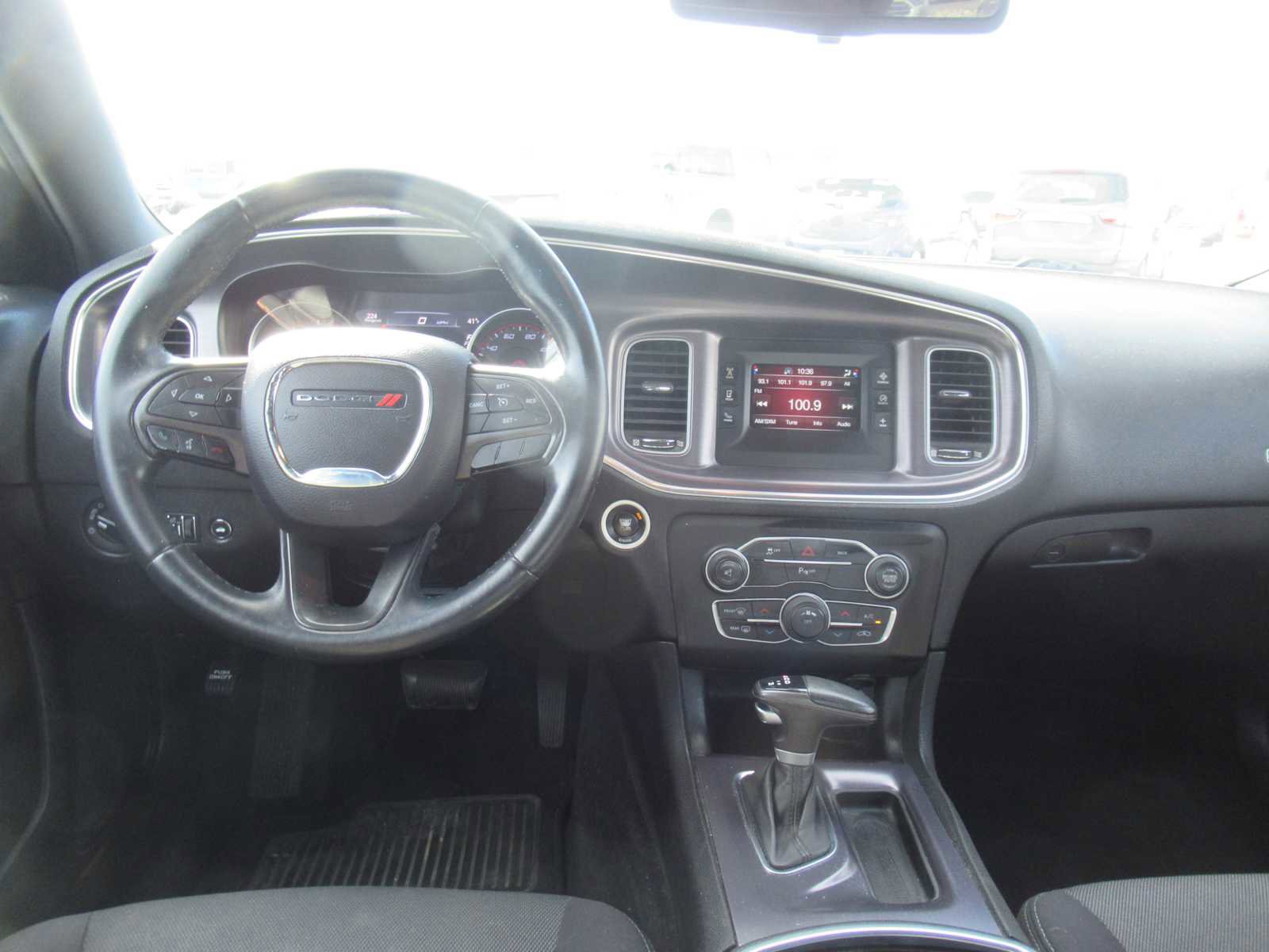 Used 2015 Dodge Charger SE w/ Sport Appearance Group image 17