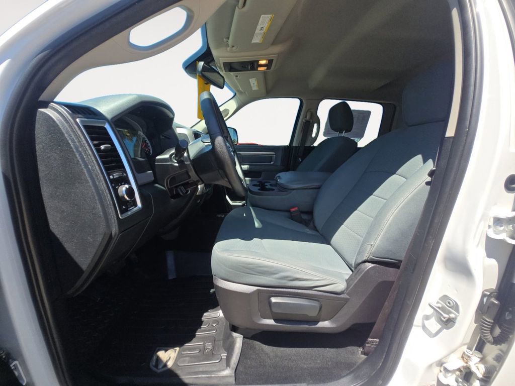 Used 2016 RAM 1500 Classic SLT AWD/4WD image 9