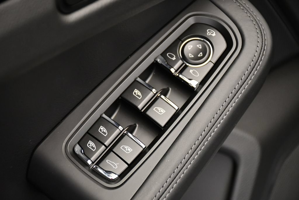 Certified 2026 Porsche Macan Turbo AWD/4WD image 38