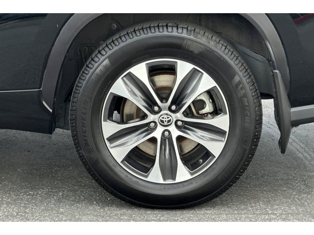 Certified 2022 Toyota Highlander XLE image 33