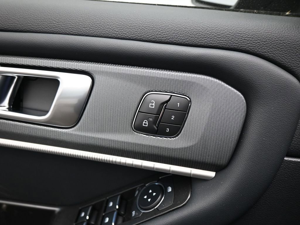 Used 2026 Ford Explorer ST-Line w/ ST-Line Street Pack RWD image 11