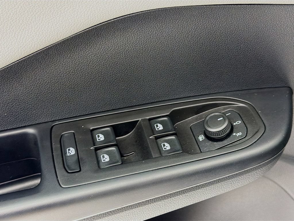 Certified 2023 Volkswagen Taos SE AWD/4WD image 17