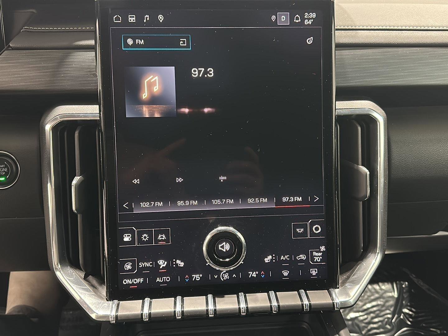 Used 2025 GMC Acadia Elevation w/ Elevation Premium Package image 13