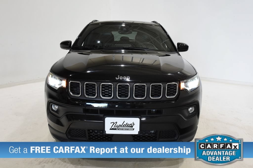 Used 2025 Jeep Compass Latitude w/ Sun & Sound Group AWD/4WD image 2