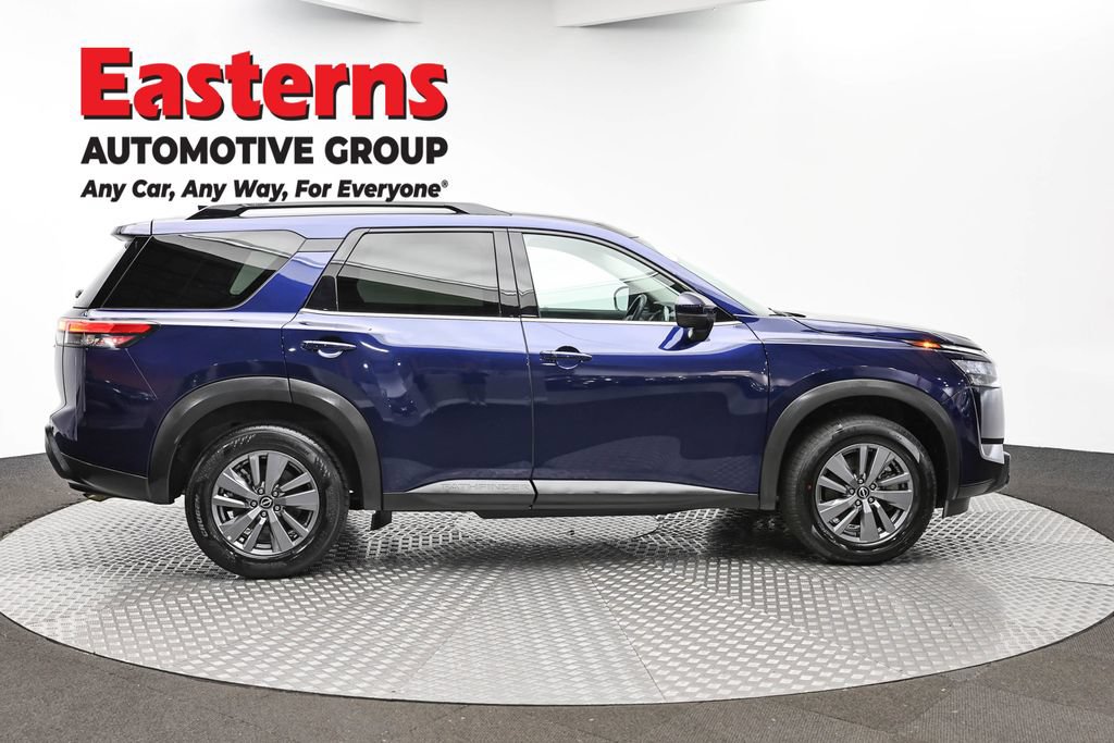 Used 2025 Nissan Pathfinder SV FWD image 4