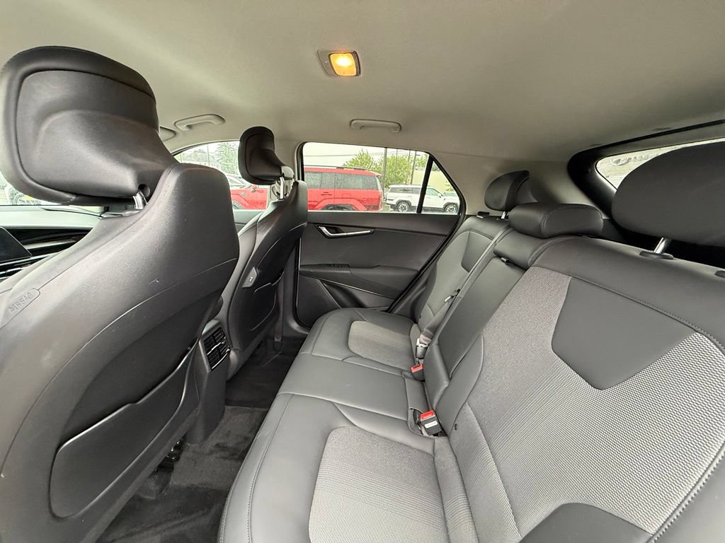 Used 2024 Kia Niro EX w/ EX Cold Weather Package FWD image 16
