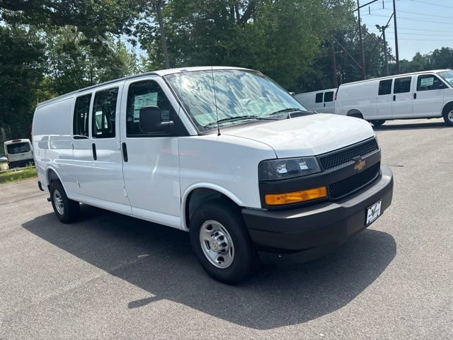New 2026 Chevrolet Express 3500 Extended RWD image 4