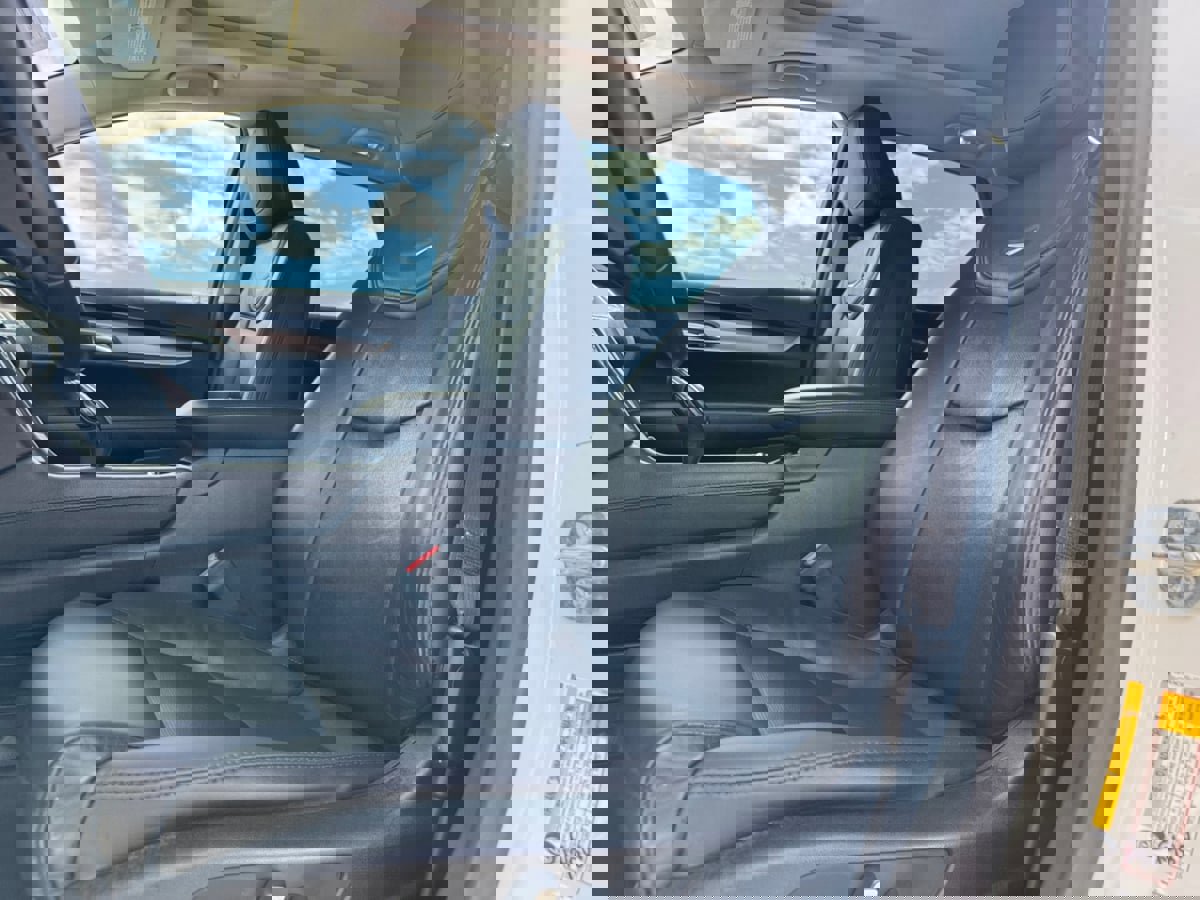 Used 2018 Cadillac XT5 Luxury w/ Driver Awareness Package image 17