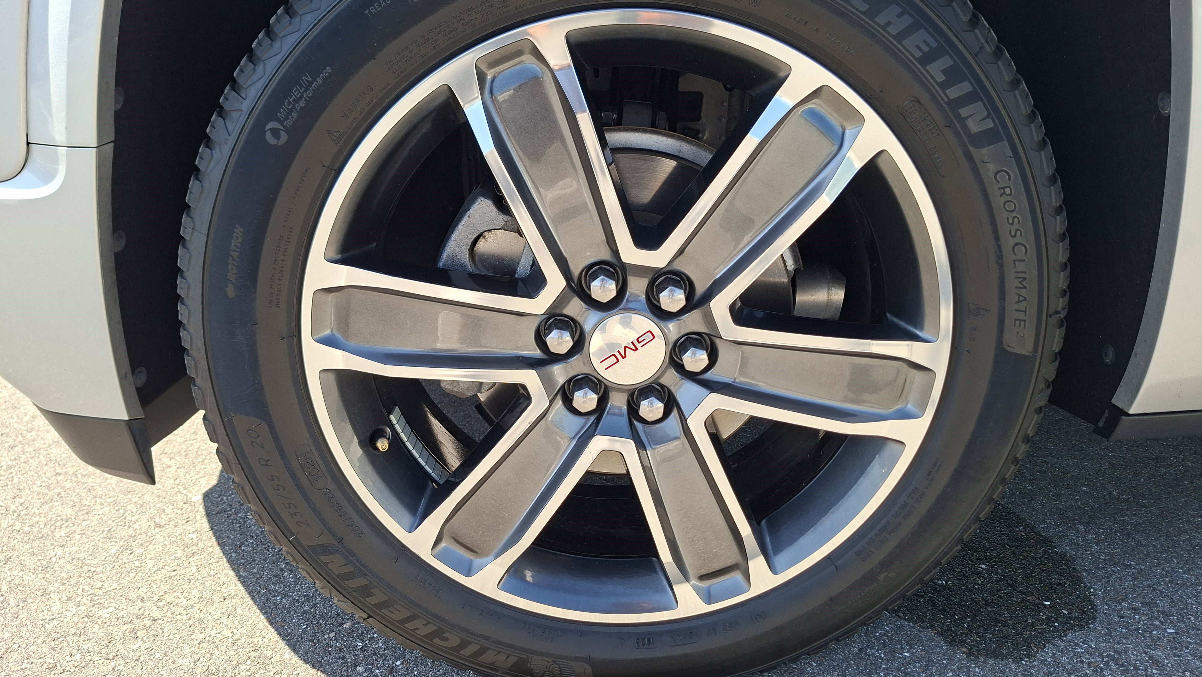 Used 2019 GMC Acadia Denali w/ Technology Package FWD image 26