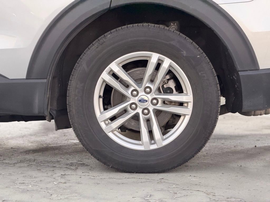 Used 2024 Ford Explorer XLT w/ Equipment Group 202A image 2