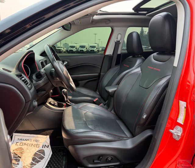 Used 2018 Jeep Compass Trailhawk w/ Leather Interior Group AWD/4WD image 2