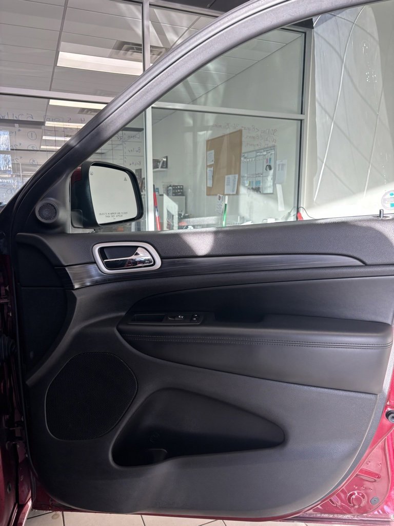 Used 2020 Jeep Grand Cherokee Altitude image 21