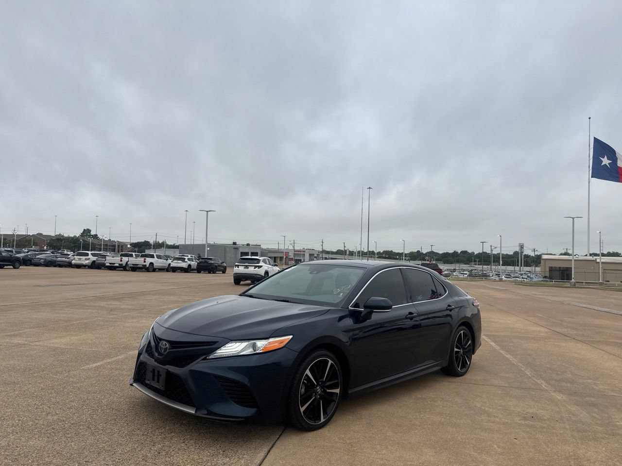 Used 2020 Toyota Camry XSE FWD image 9