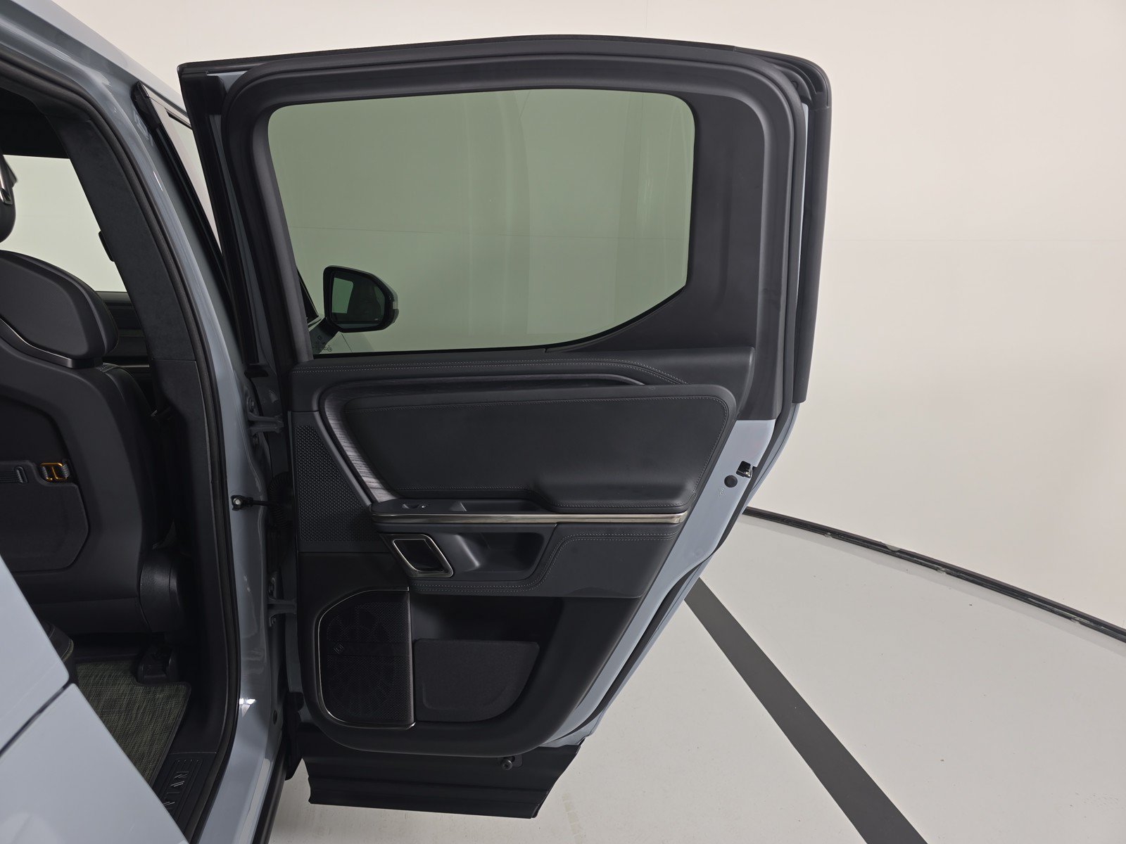 Used 2024 Rivian R1T Adventure AWD/4WD image 19