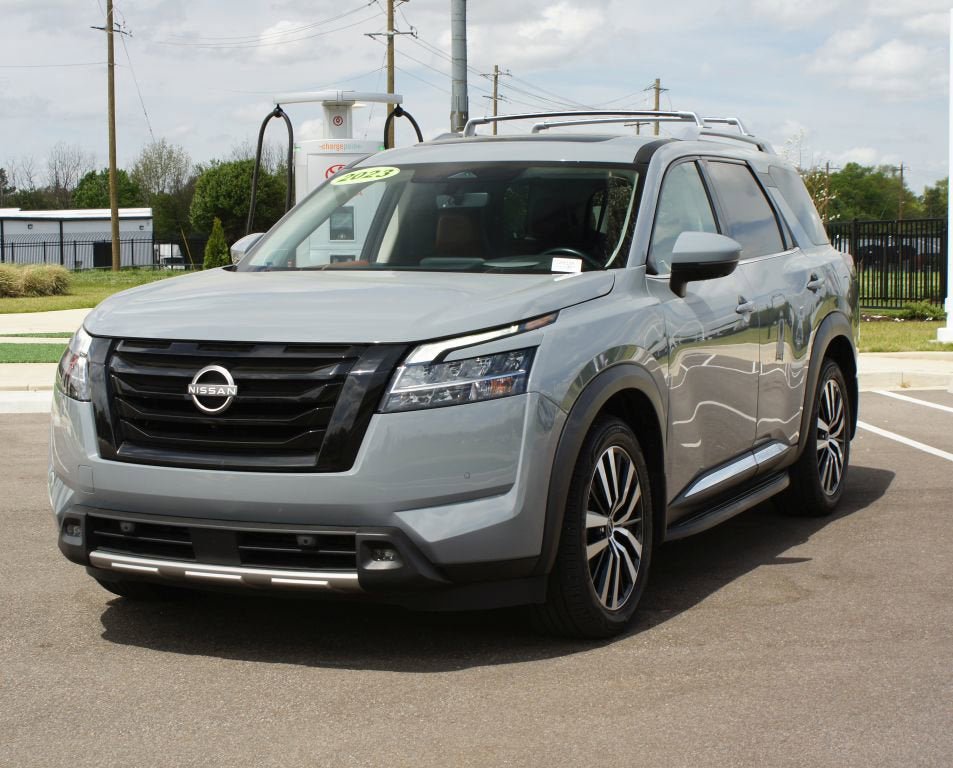 Used 2023 Nissan Pathfinder Platinum w/ Lighting Package (N93) FWD image 25