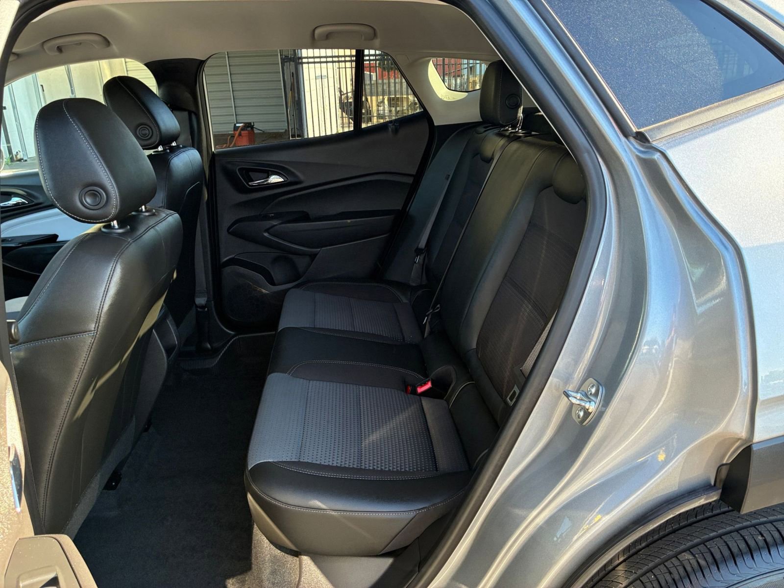 Used 2025 Chevrolet Trax LT image 24