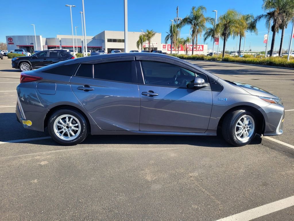 Used 2022 Toyota Prius Prime XLE image 3