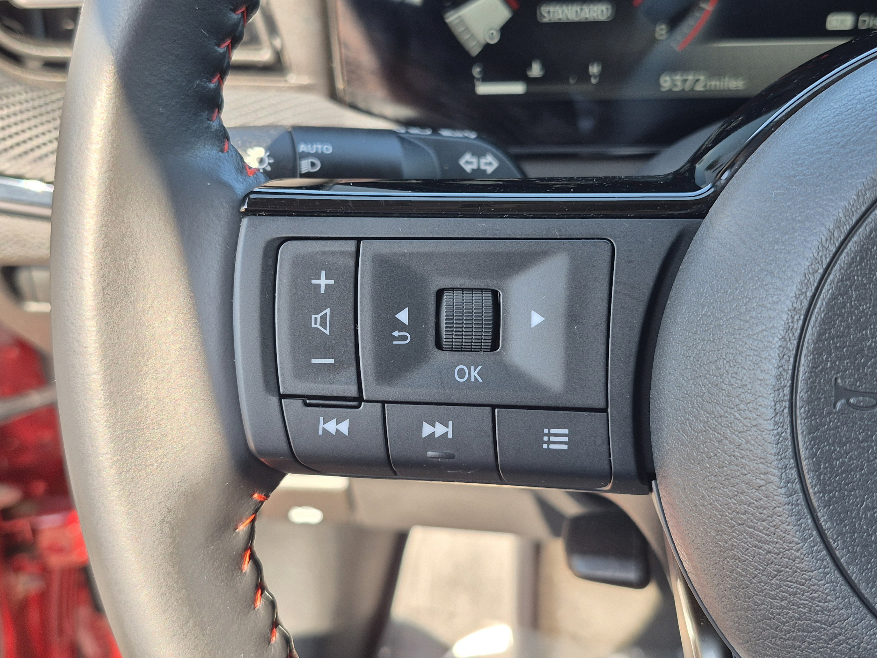 Certified 2025 Nissan Kicks SR FWD image 30